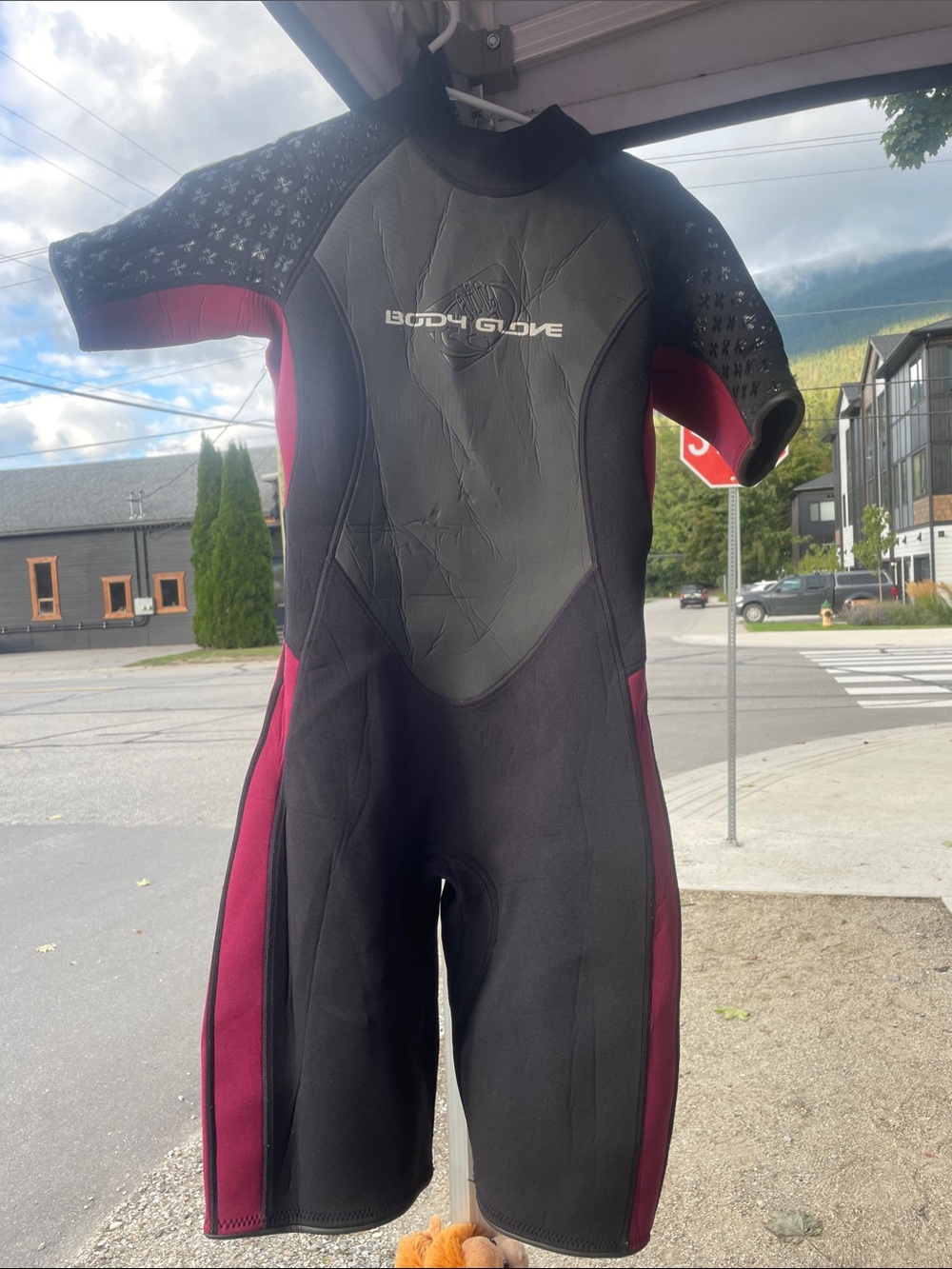 Body Glove women’s Short Sleeve One-Piece Wetsuit - Black & Burgundy